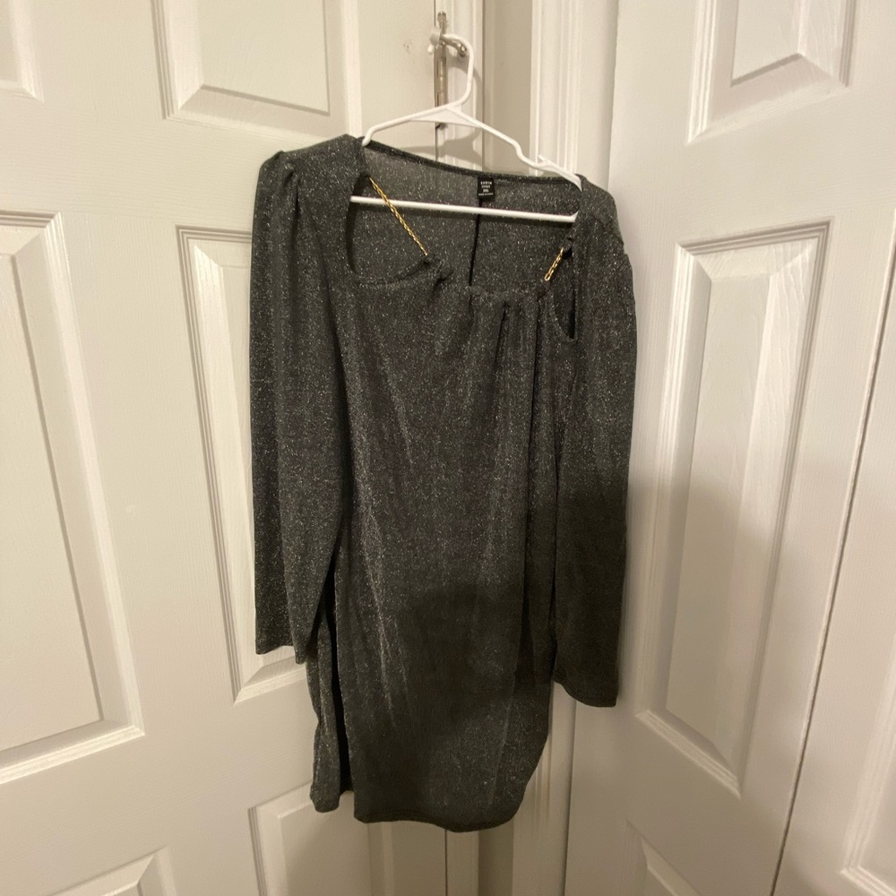grey  glitter dress with gold sholder chain